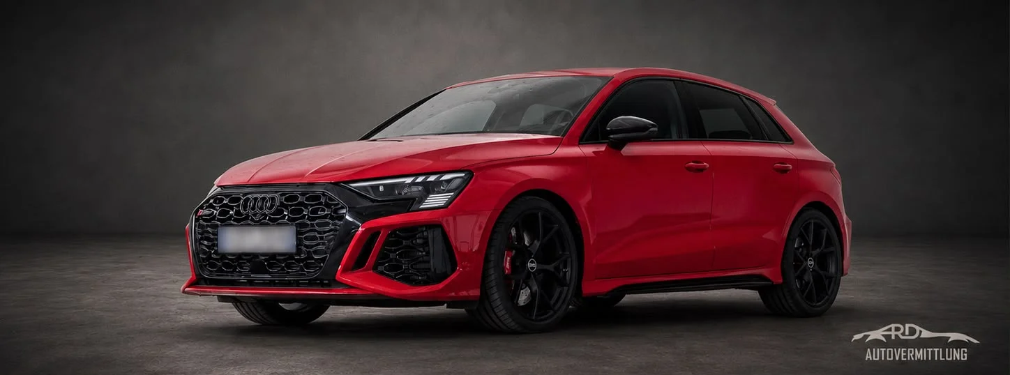 Roter Audi RS 3 Sportback, Frontansicht im Studio